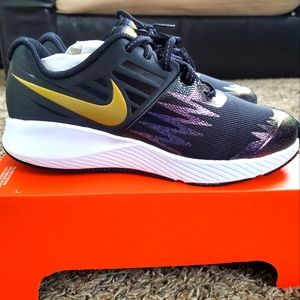 Kids 4.5Y Nike Shoes